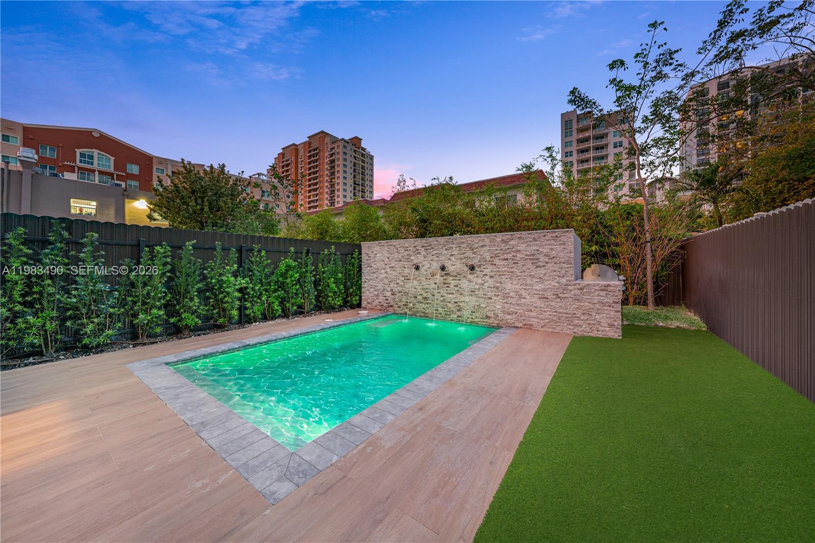 MIAMI SUBURBAN ACRES - Residential