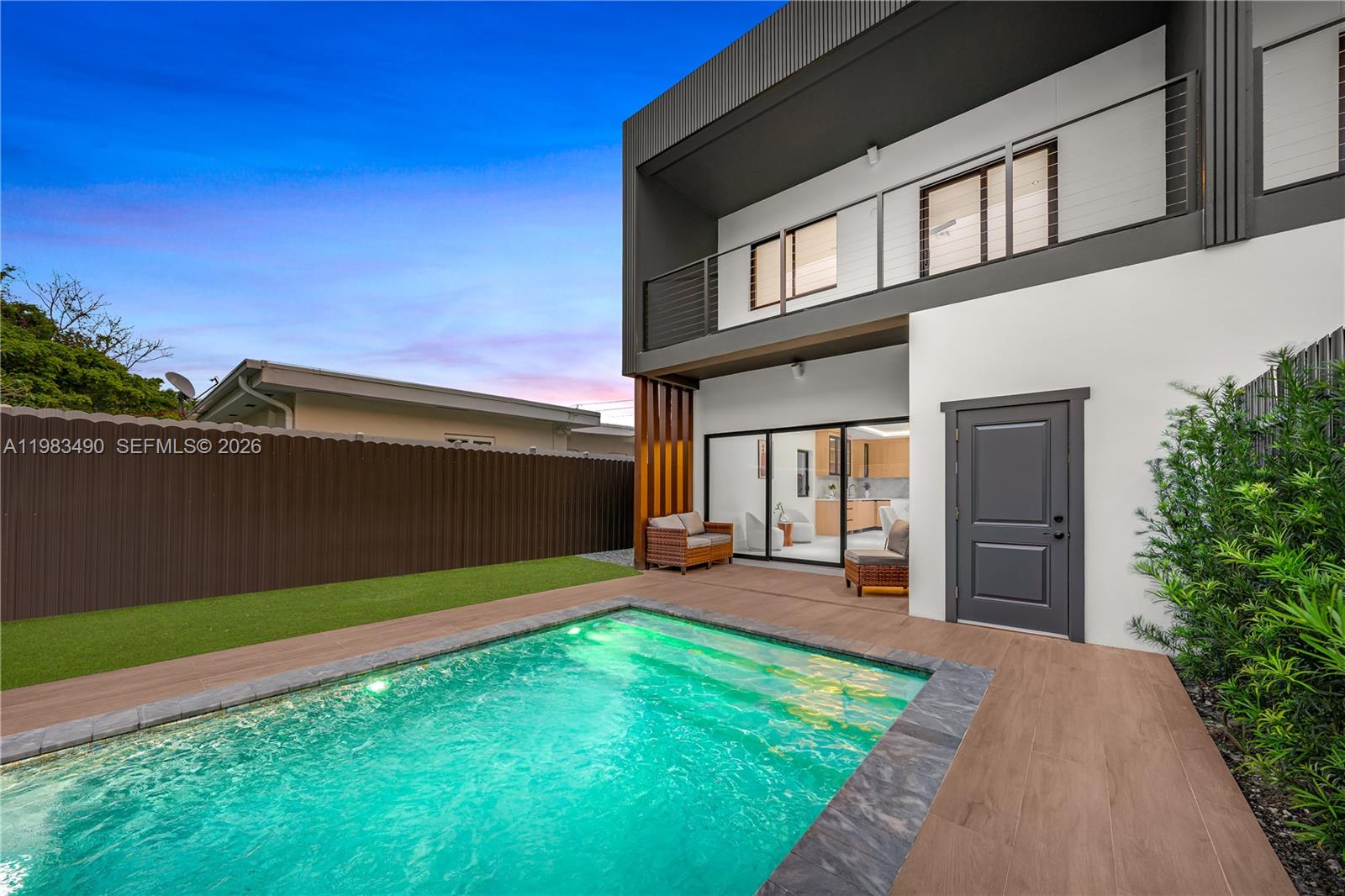 MIAMI SUBURBAN ACRES - Residential