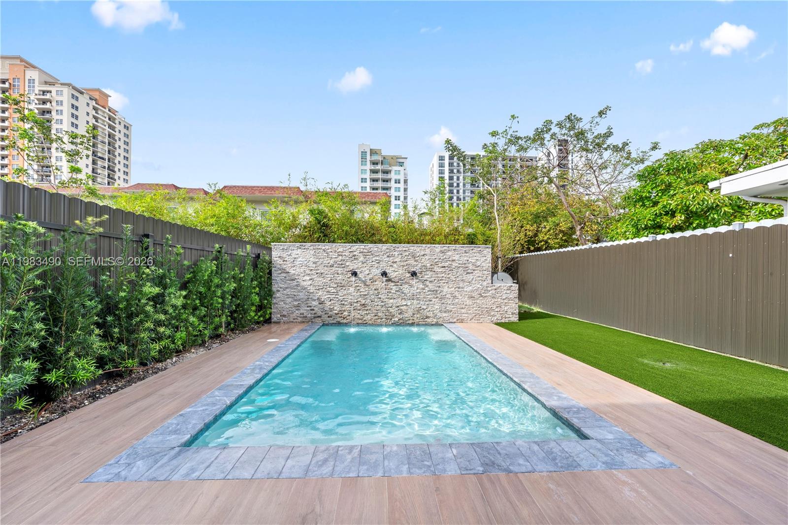 MIAMI SUBURBAN ACRES - Residential