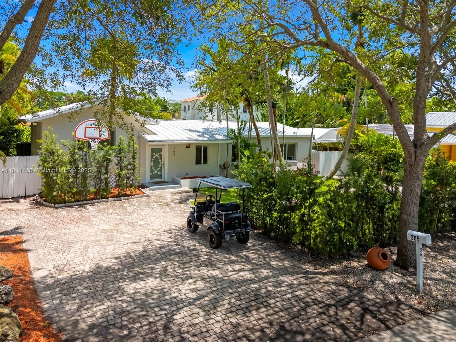 Key Biscayne, Florida 33149, United States, 4 Bedrooms Bedrooms, ,2 BathroomsBathrooms,Residential,Active,138696