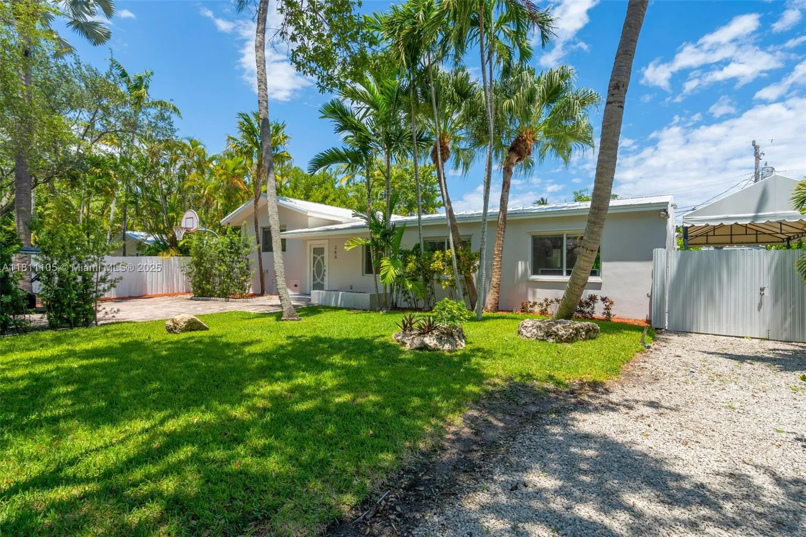 Key Biscayne, Florida 33149, United States, 4 Bedrooms Bedrooms, ,2 BathroomsBathrooms,Residential,Active,138696
