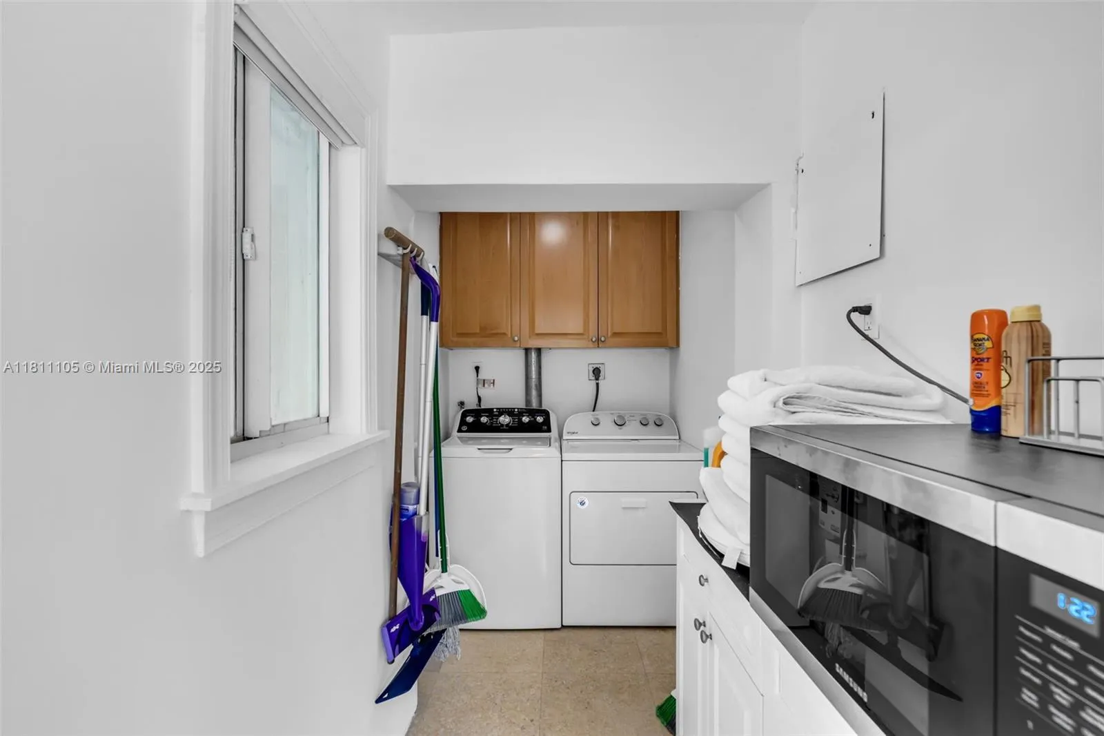 Key Biscayne, Florida 33149, United States, 4 Bedrooms Bedrooms, ,2 BathroomsBathrooms,Residential,Active,138696