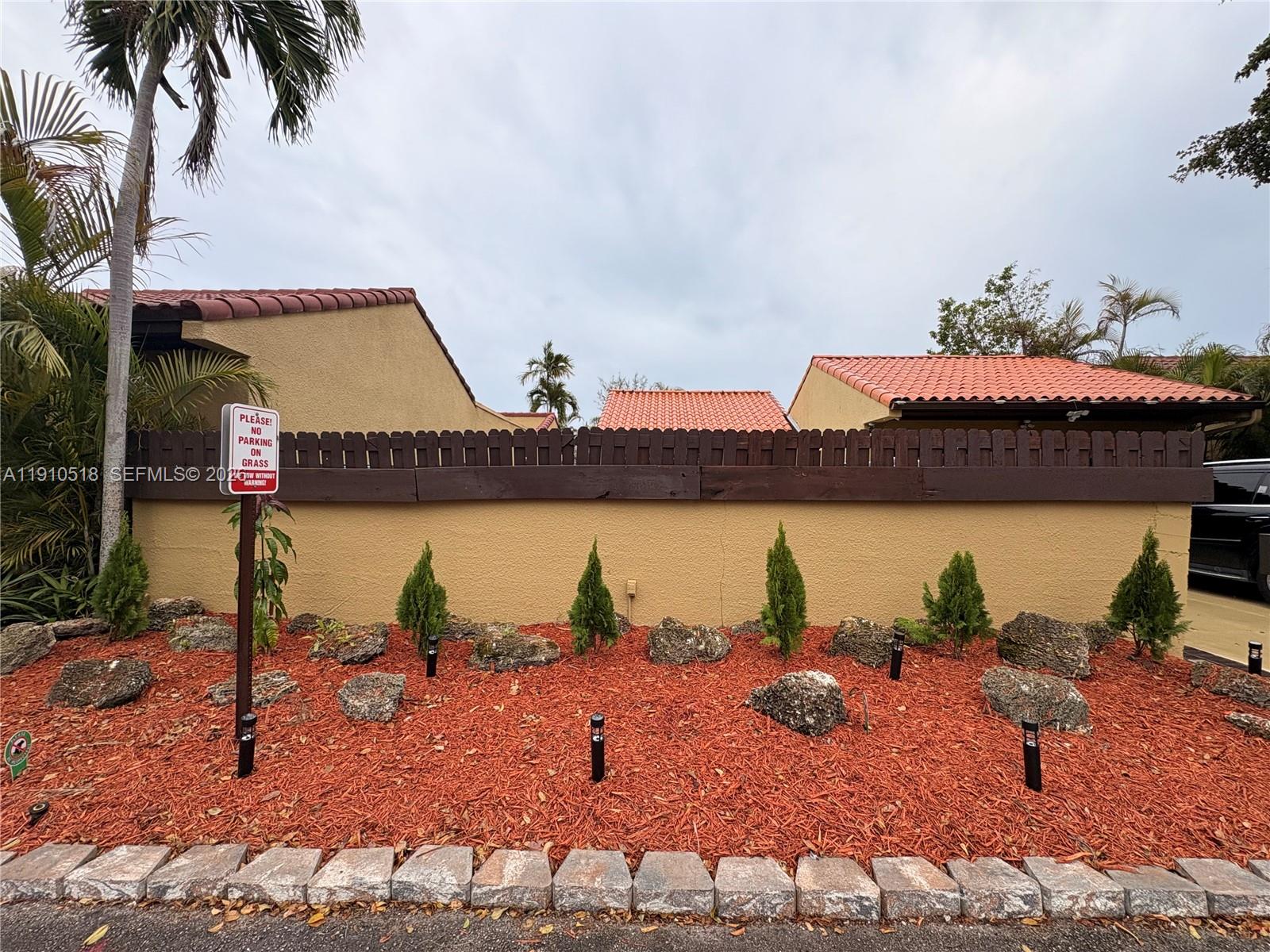 SKY LAKE VILLAS FIRST ADD - Residential