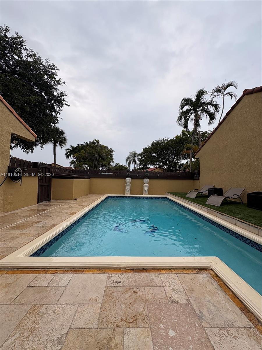 SKY LAKE VILLAS FIRST ADD - Residential