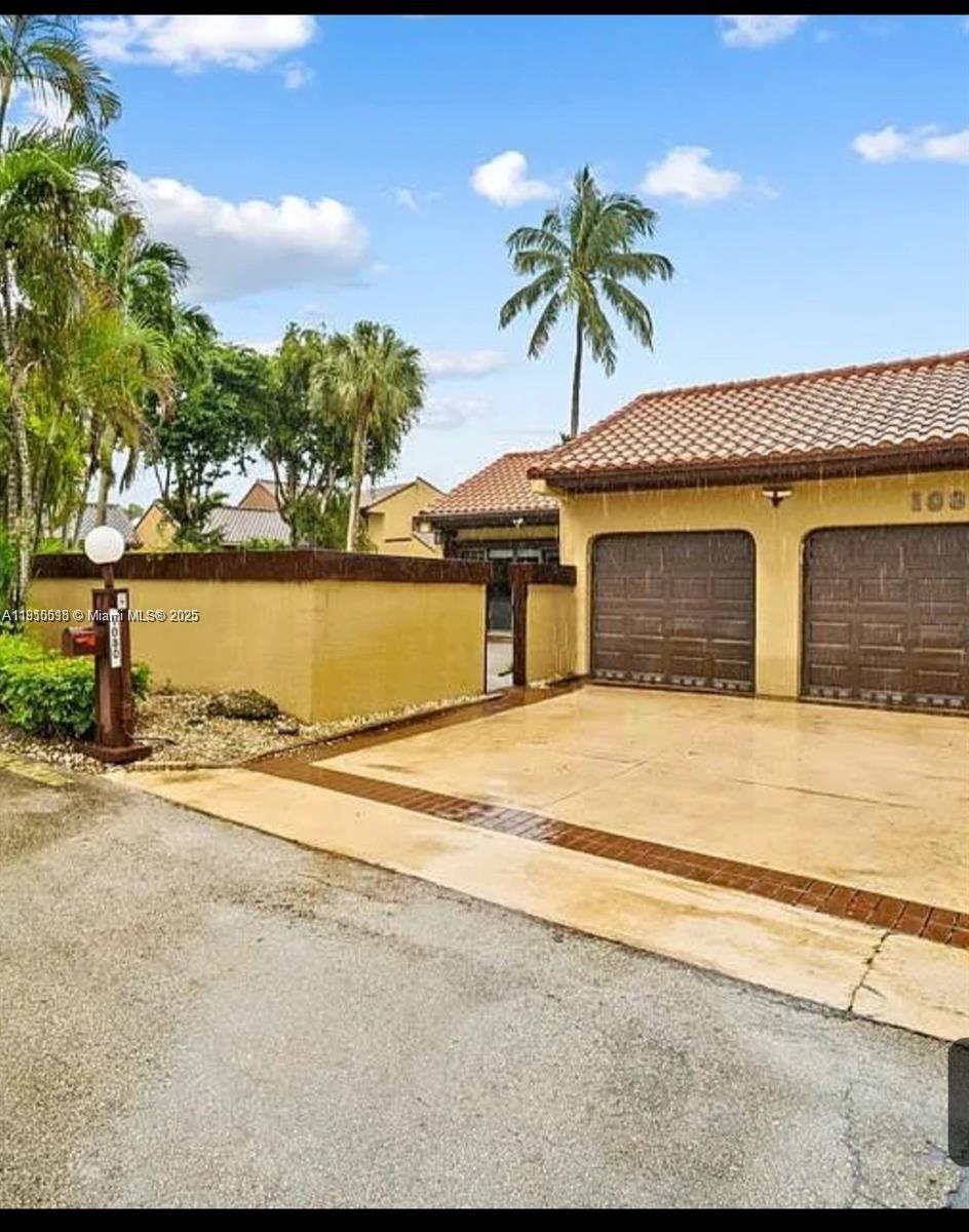 SKY LAKE VILLAS FIRST ADD - Residential