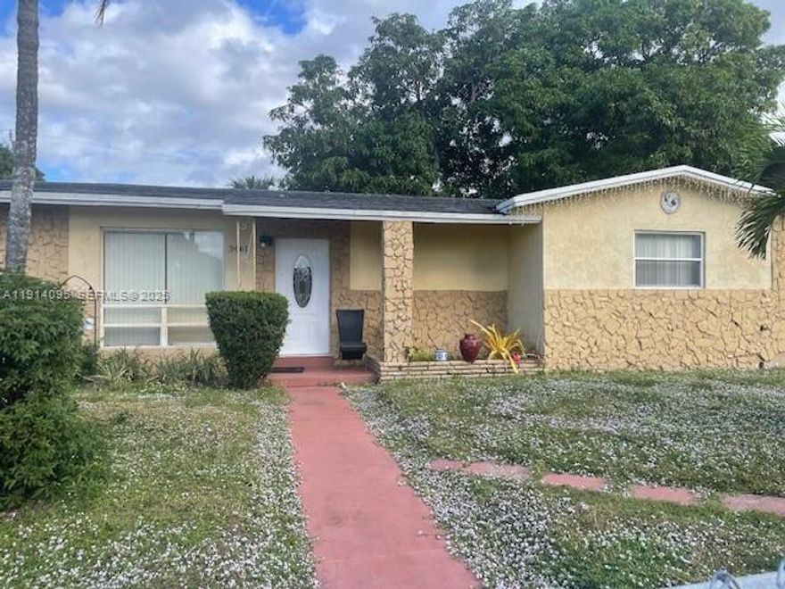 Spacious and Great floor open floor Plan Wood Like Tile thru out Living area, Living room and Family Room.
Nice Size Laundry Room. Tax records show 1,756 sq. ft. Fresh paint and fully fenced yard.
