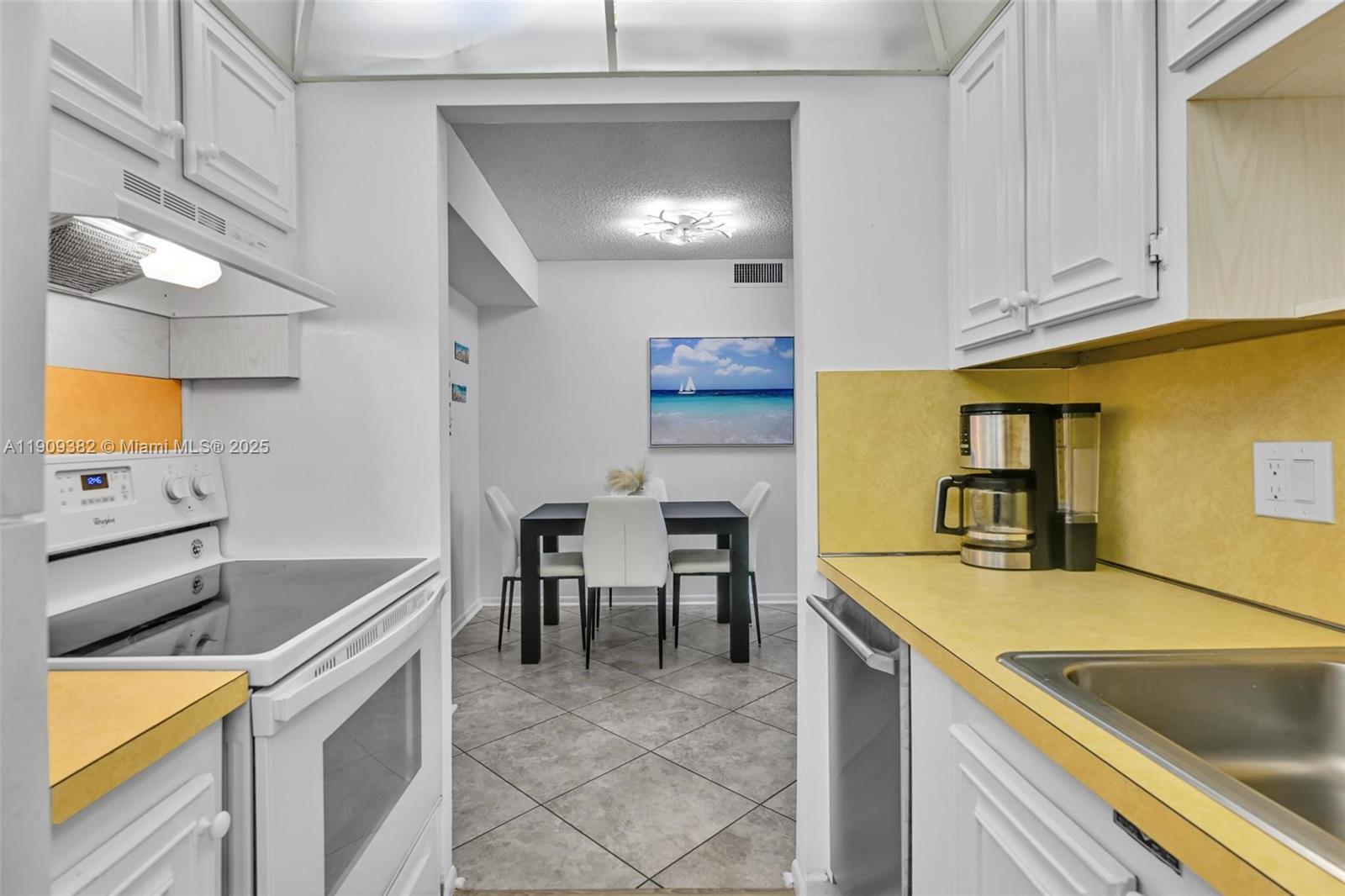 POMPANO BEACH CLUB CONDO - Residential Lease