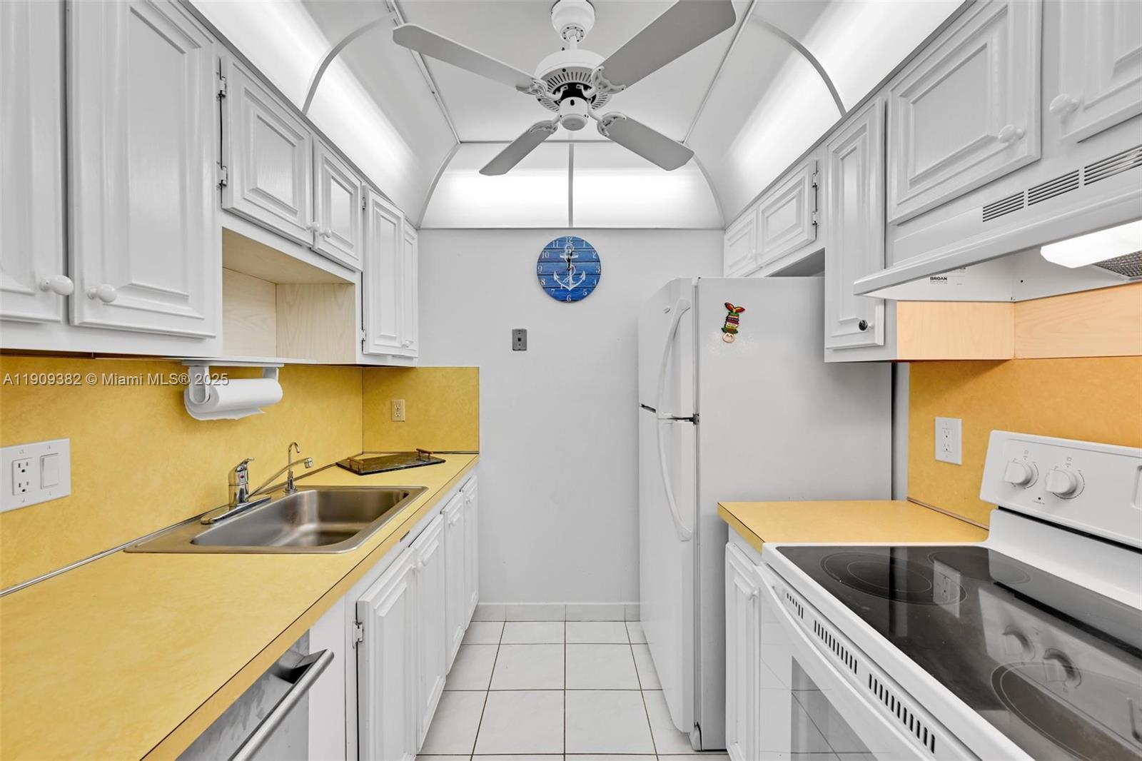 POMPANO BEACH CLUB CONDO - Residential Lease