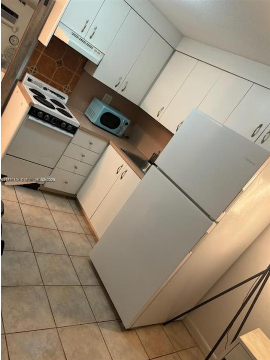 117 Curtiss Pkwy 3