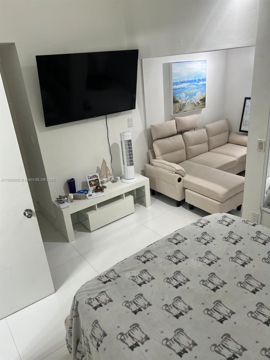 POINCIANA IS YT & RCQ CLU - Residential Lease