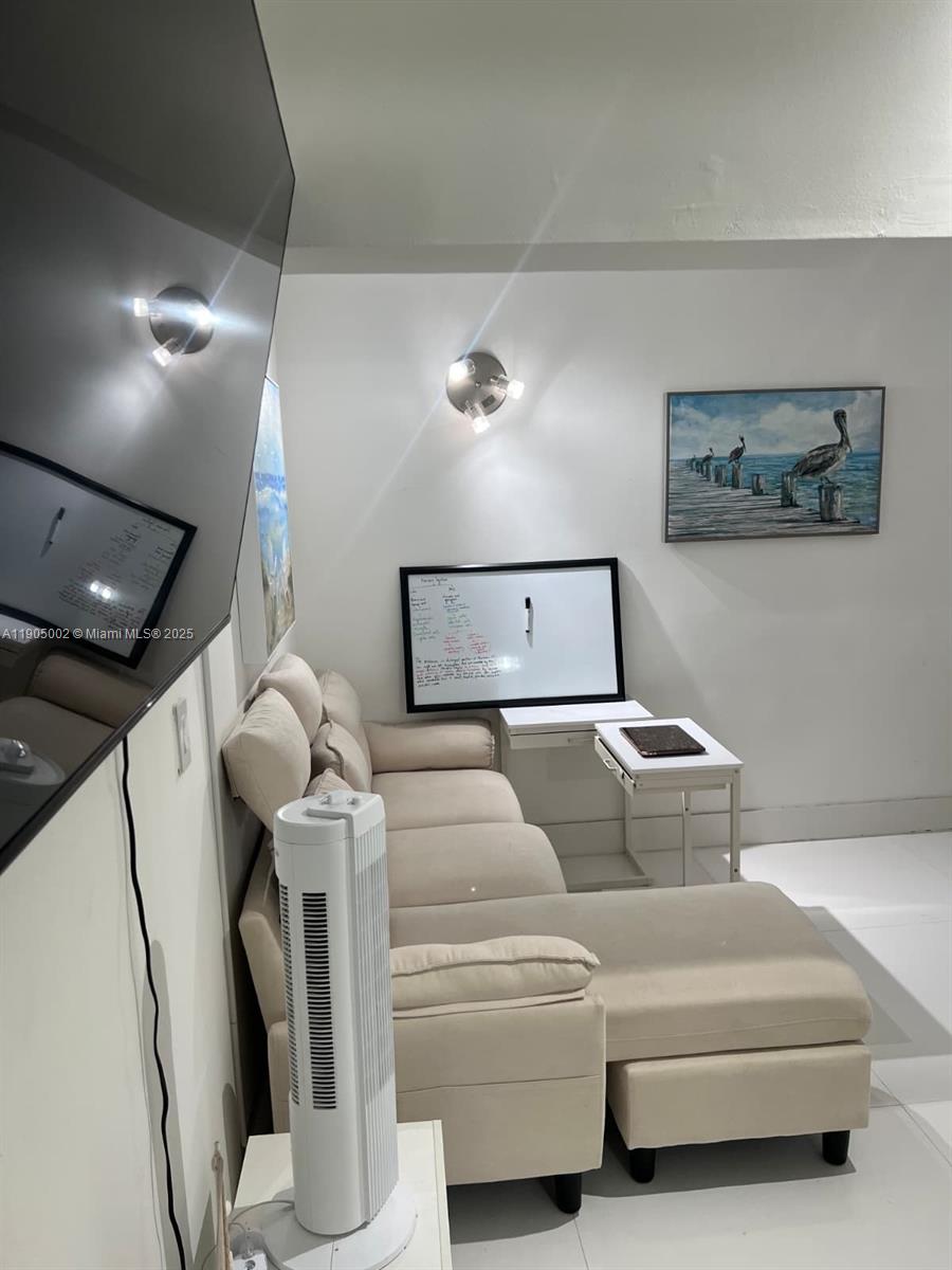 POINCIANA IS YT & RCQ CLU - Residential Lease