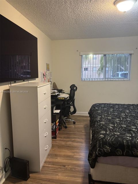 2565 W 56th St 107 Hialeah FL 33016