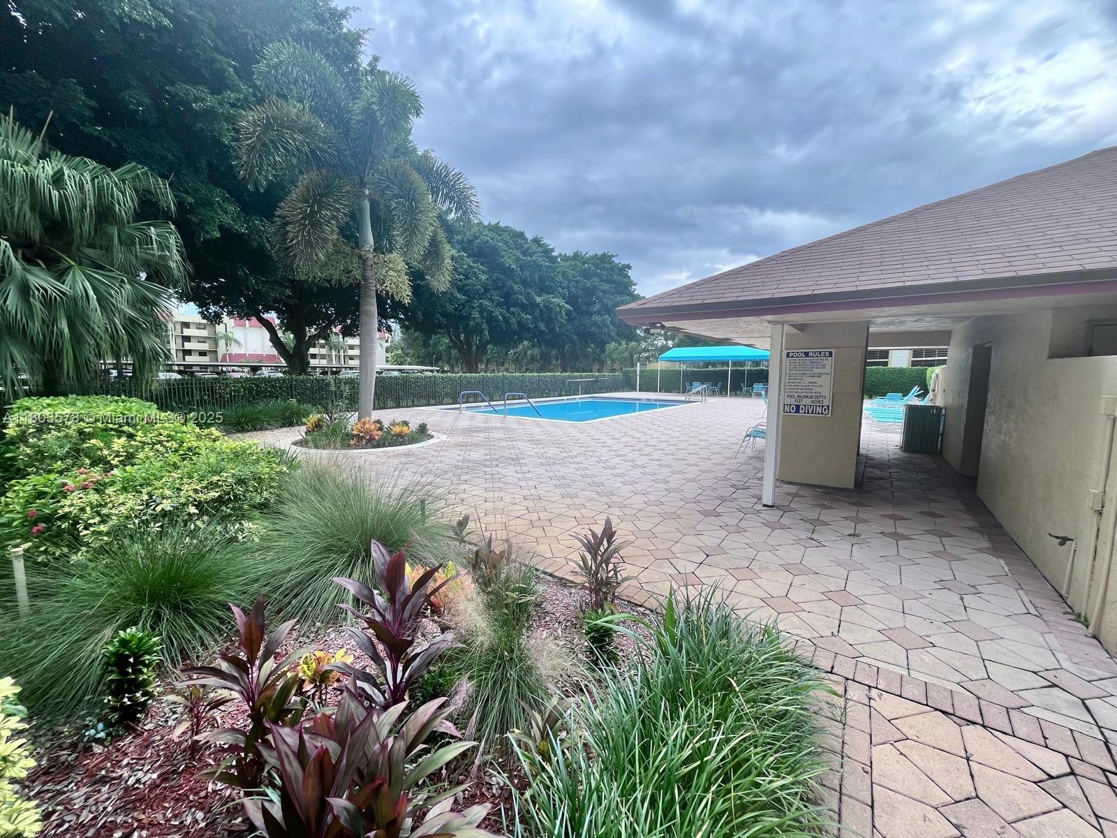 PINES OF BOCA BARWOOD COND - Residential