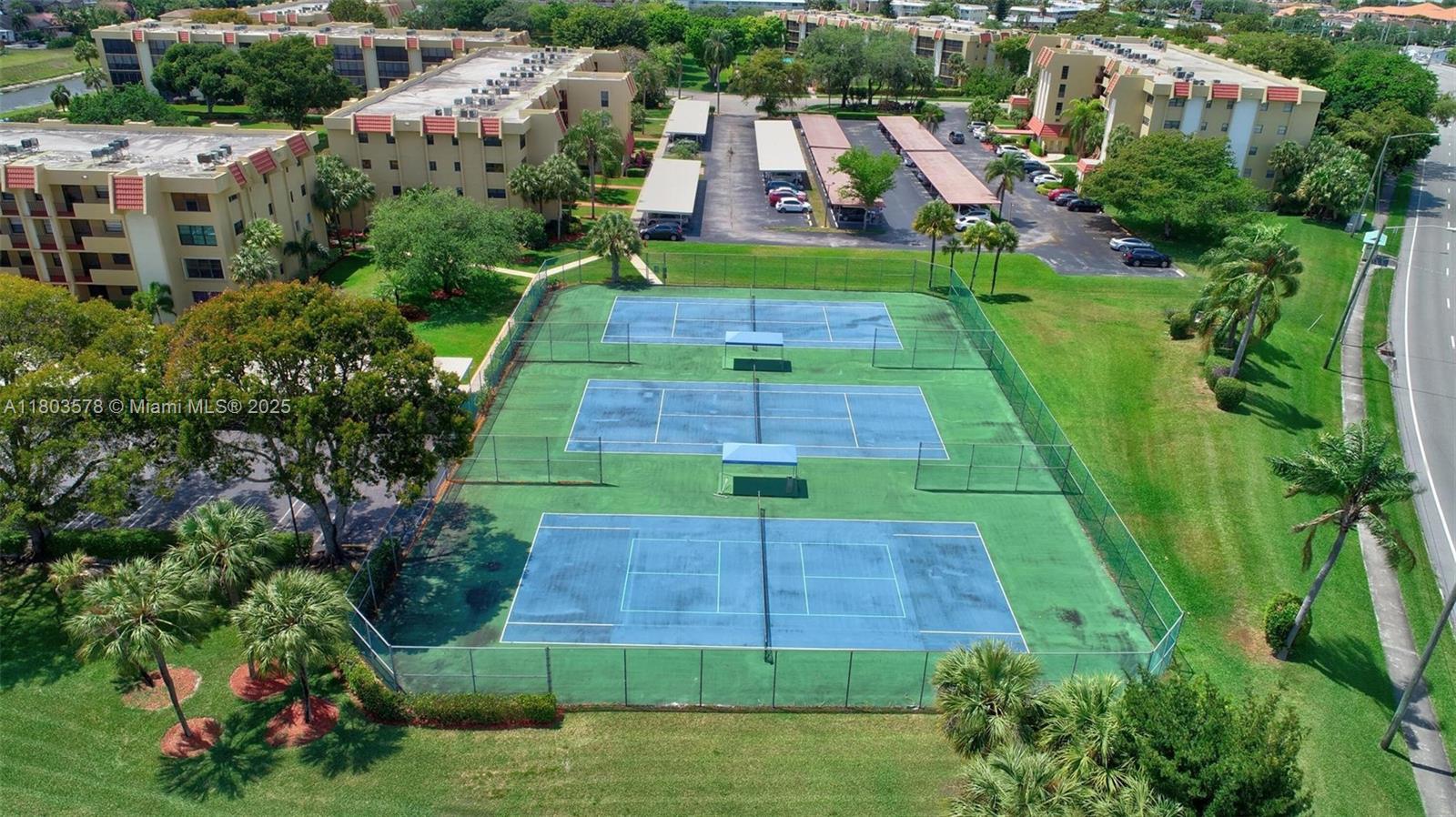 PINES OF BOCA BARWOOD COND - Residential