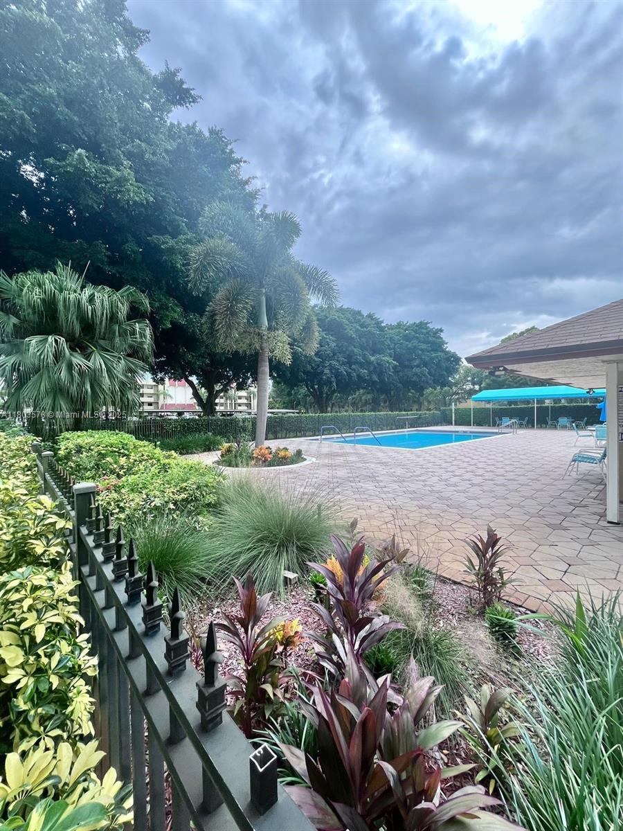 PINES OF BOCA BARWOOD COND - Residential