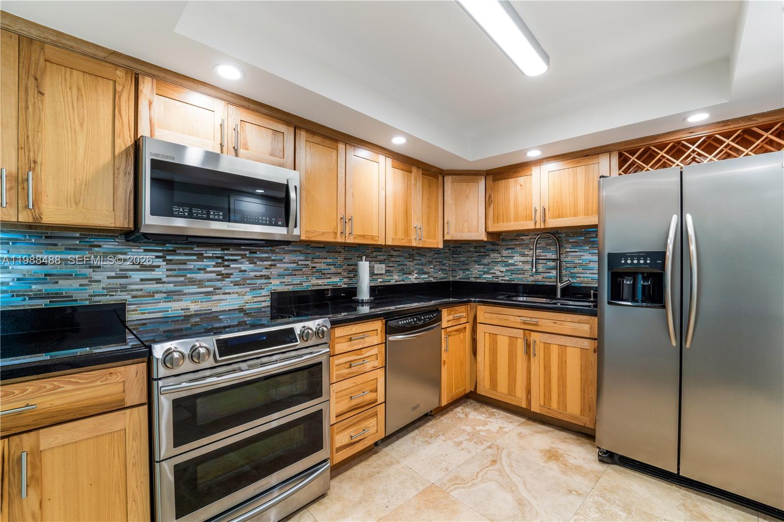 6039 Collins Ave 1229