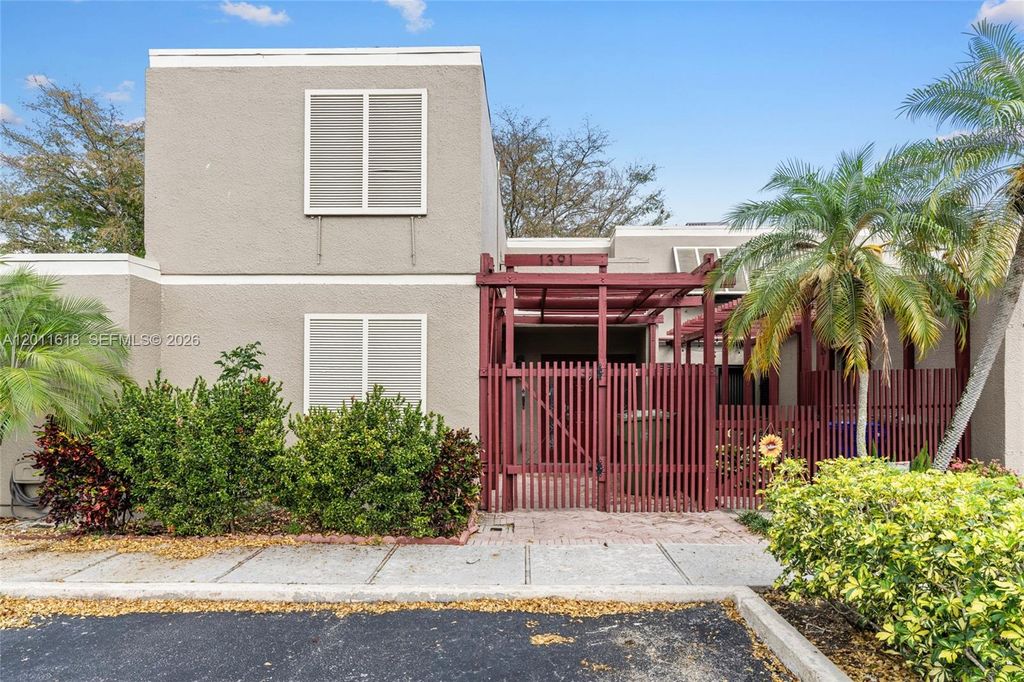 Photo of 1391 W Fairway Rd, Pembroke Pines, FL 33026 (MLS # A12011618)