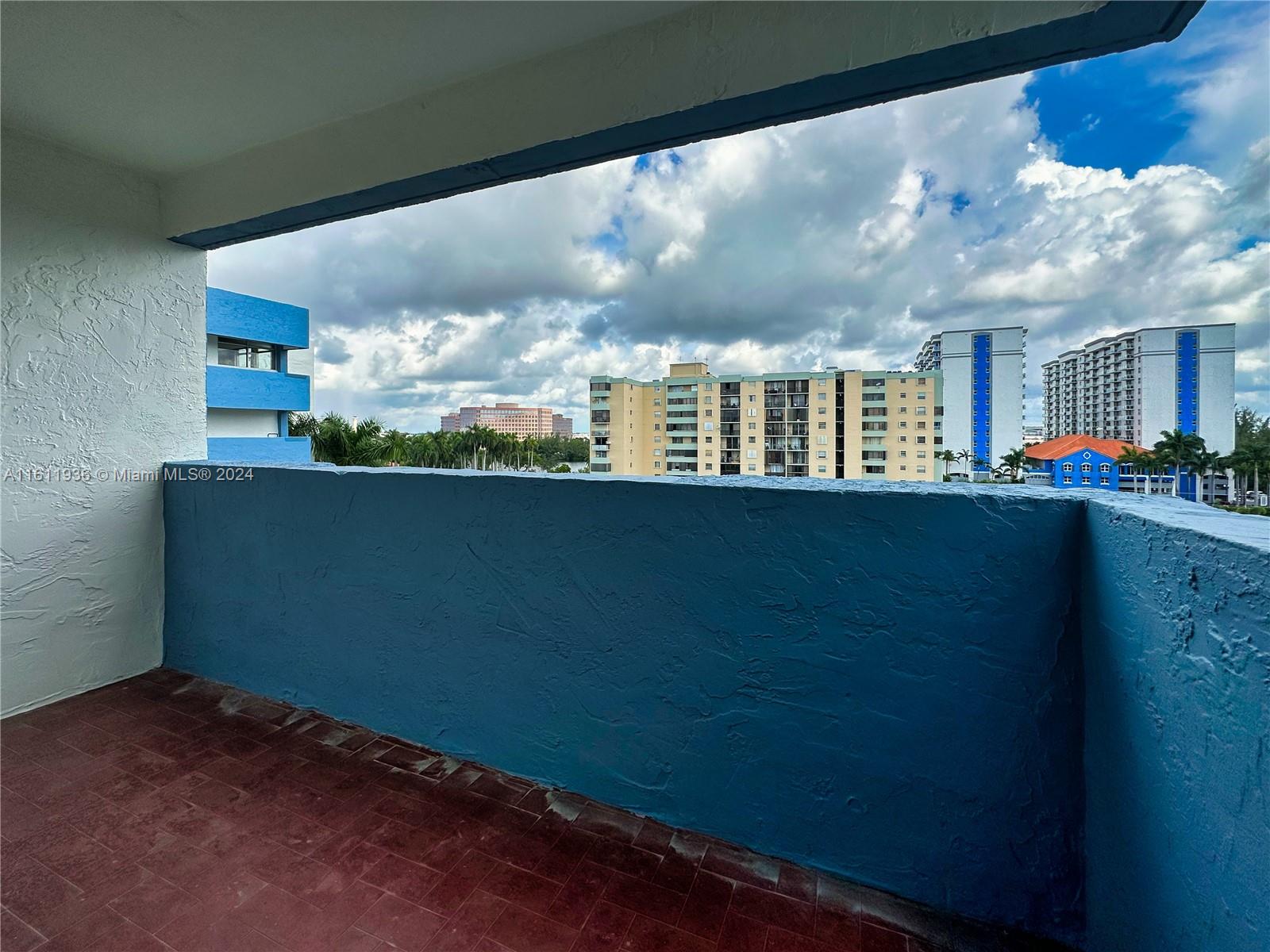 5050 CONDO - Residential