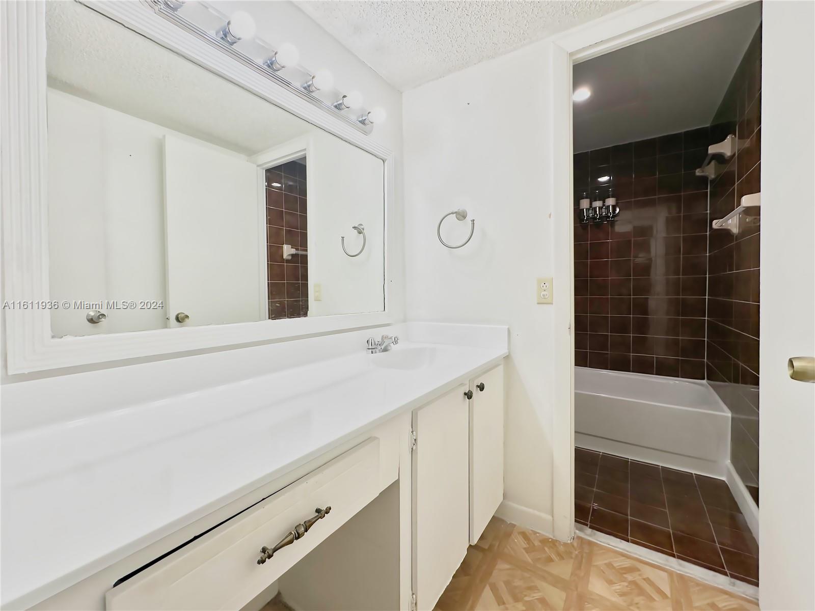 5050 CONDO - Residential