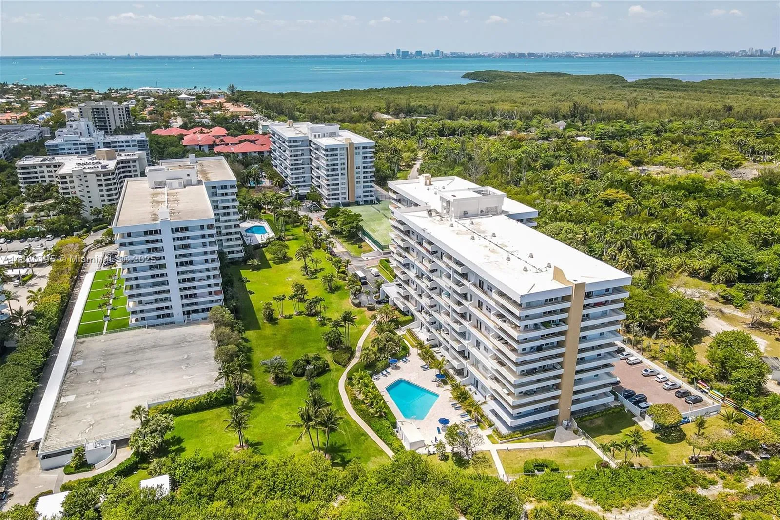 Key Biscayne, Florida 33149, United States, 1 Bedroom Bedrooms, ,2 BathroomsBathrooms,Residential,Active,160629