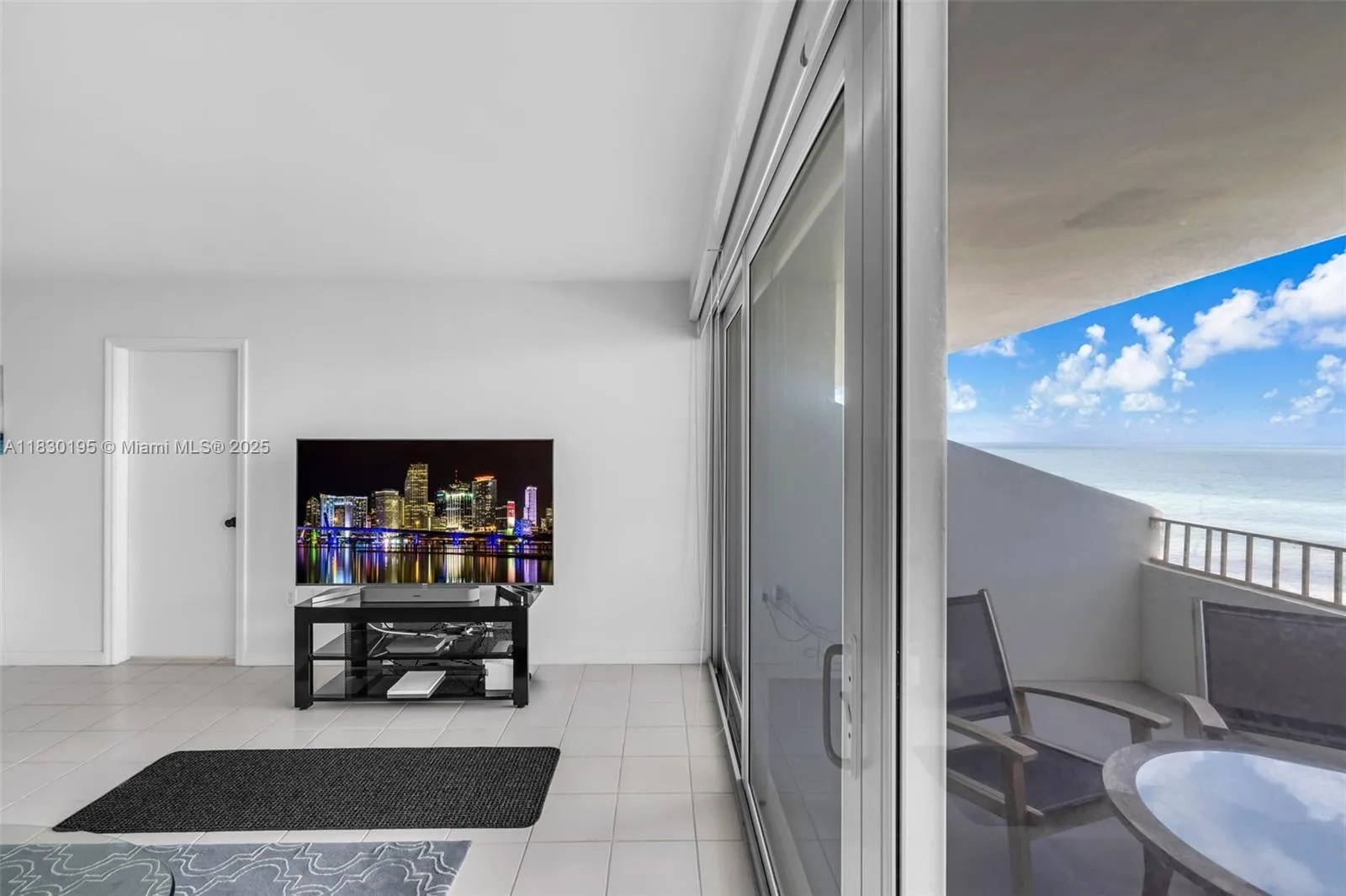 Key Biscayne, Florida 33149, United States, 1 Bedroom Bedrooms, ,2 BathroomsBathrooms,Residential,Active,160629