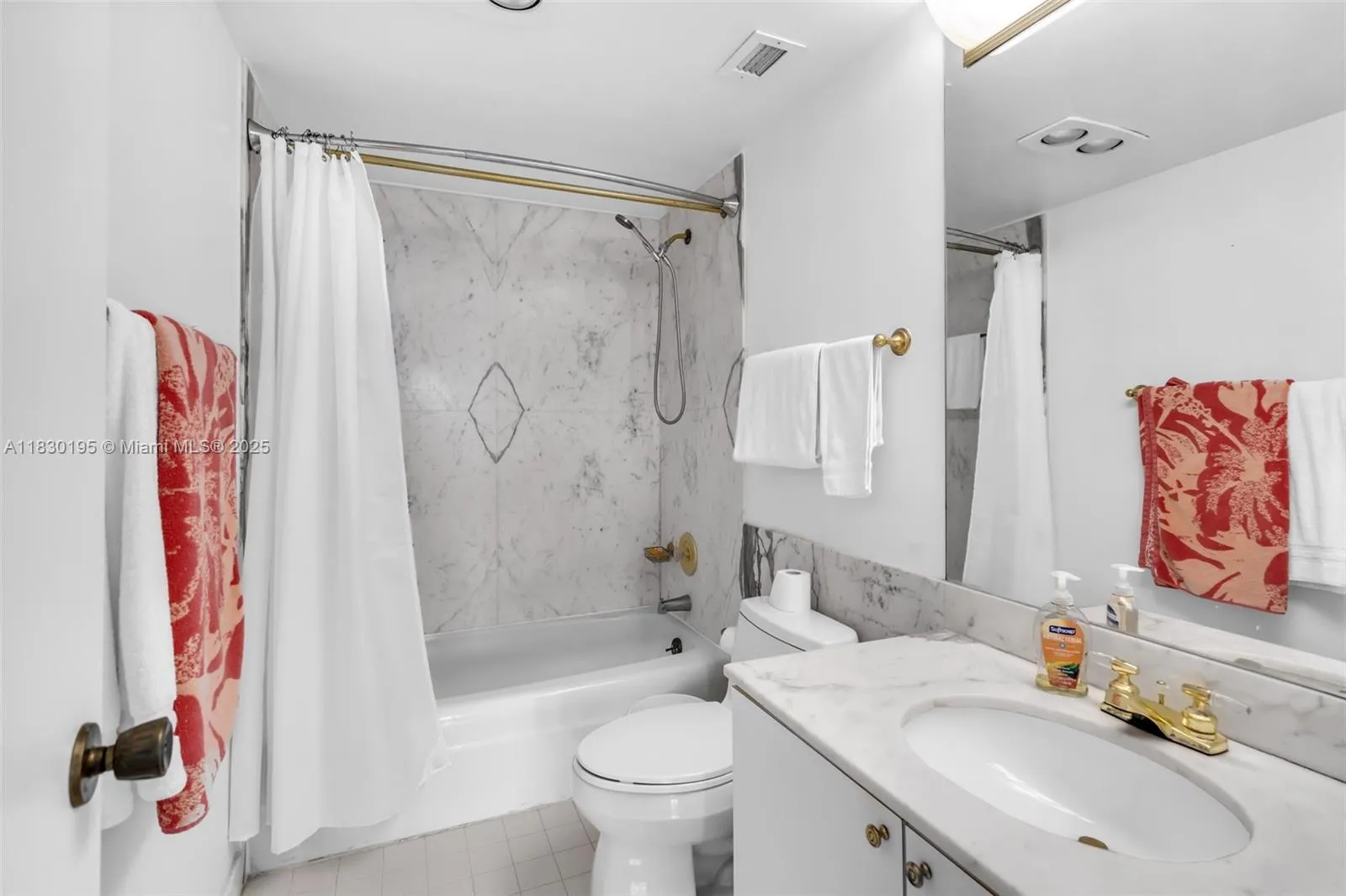 Key Biscayne, Florida 33149, United States, 1 Bedroom Bedrooms, ,2 BathroomsBathrooms,Residential,Active,160629