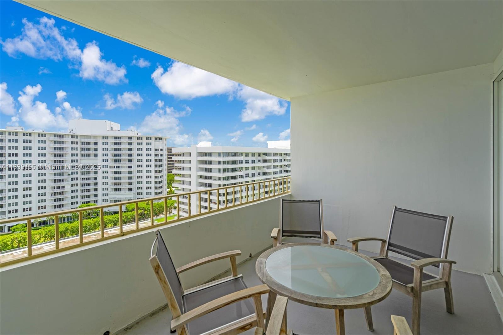 KEY BISCAYNE COMMODORE CL - Residential