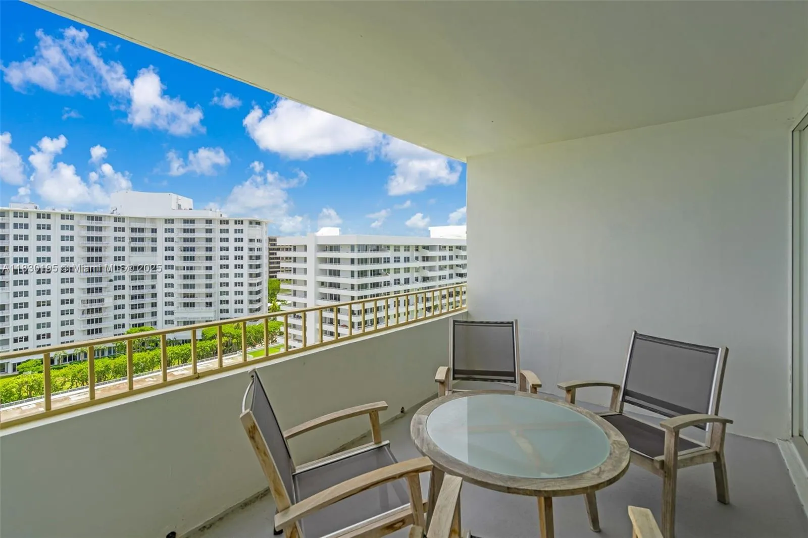 Key Biscayne, Florida 33149, United States, 1 Bedroom Bedrooms, ,2 BathroomsBathrooms,Residential,Active,160629