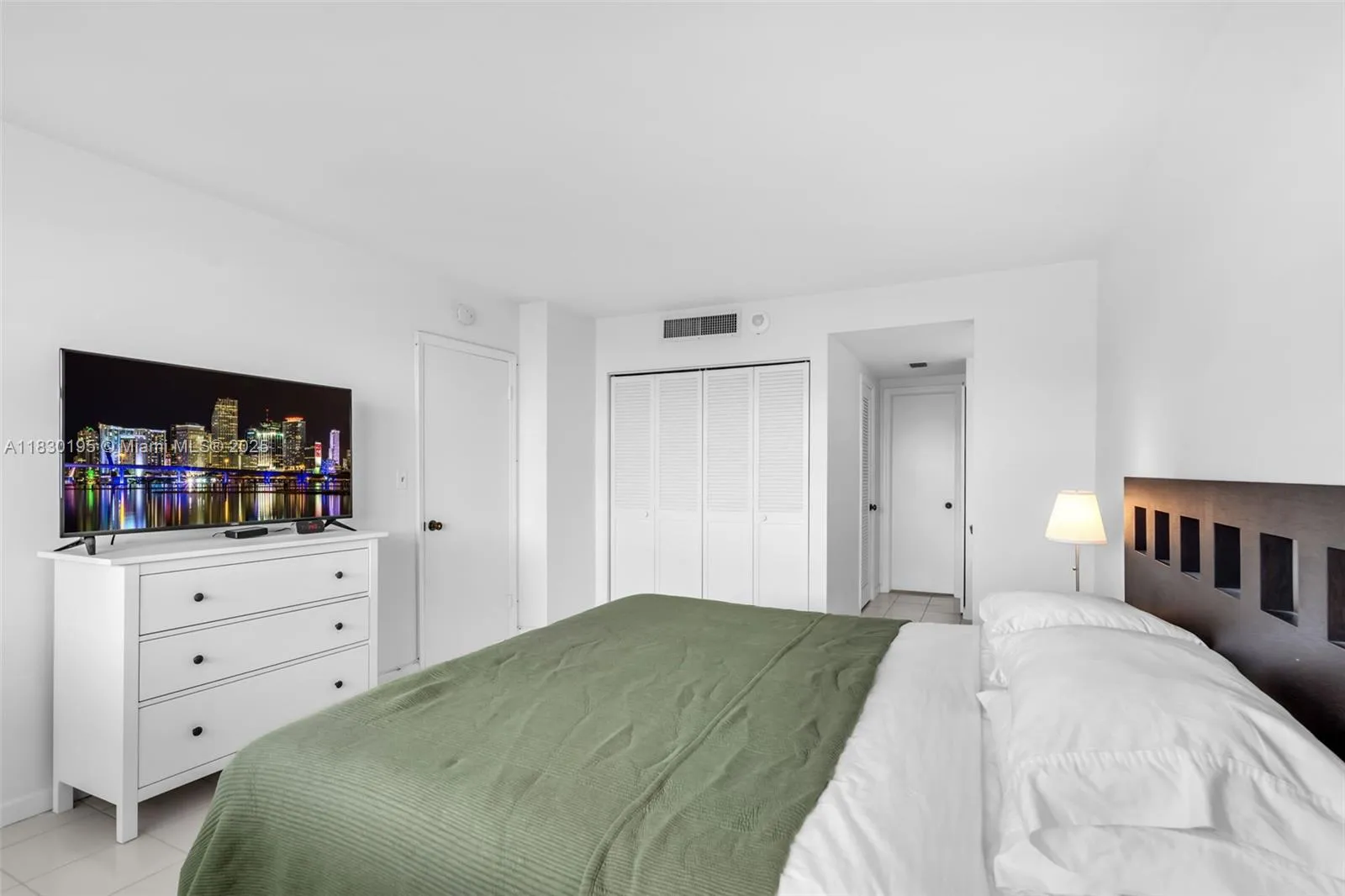 Key Biscayne, Florida 33149, United States, 1 Bedroom Bedrooms, ,2 BathroomsBathrooms,Residential,Active,160629