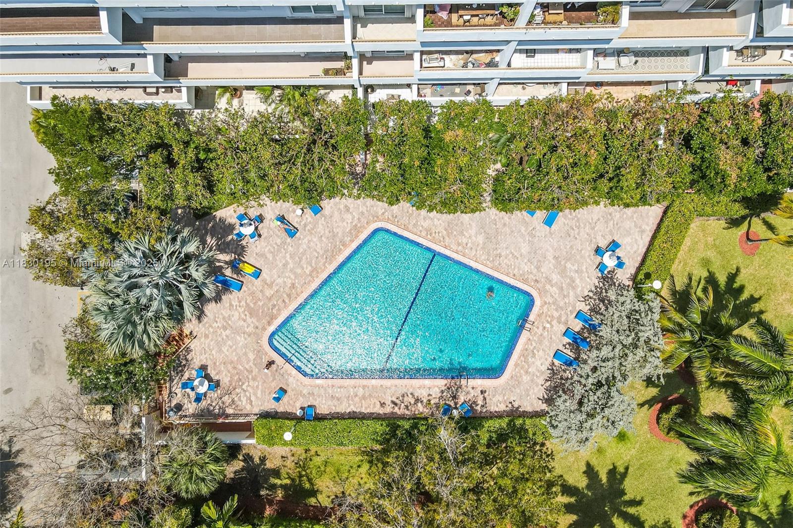 KEY BISCAYNE COMMODORE CL - Residential