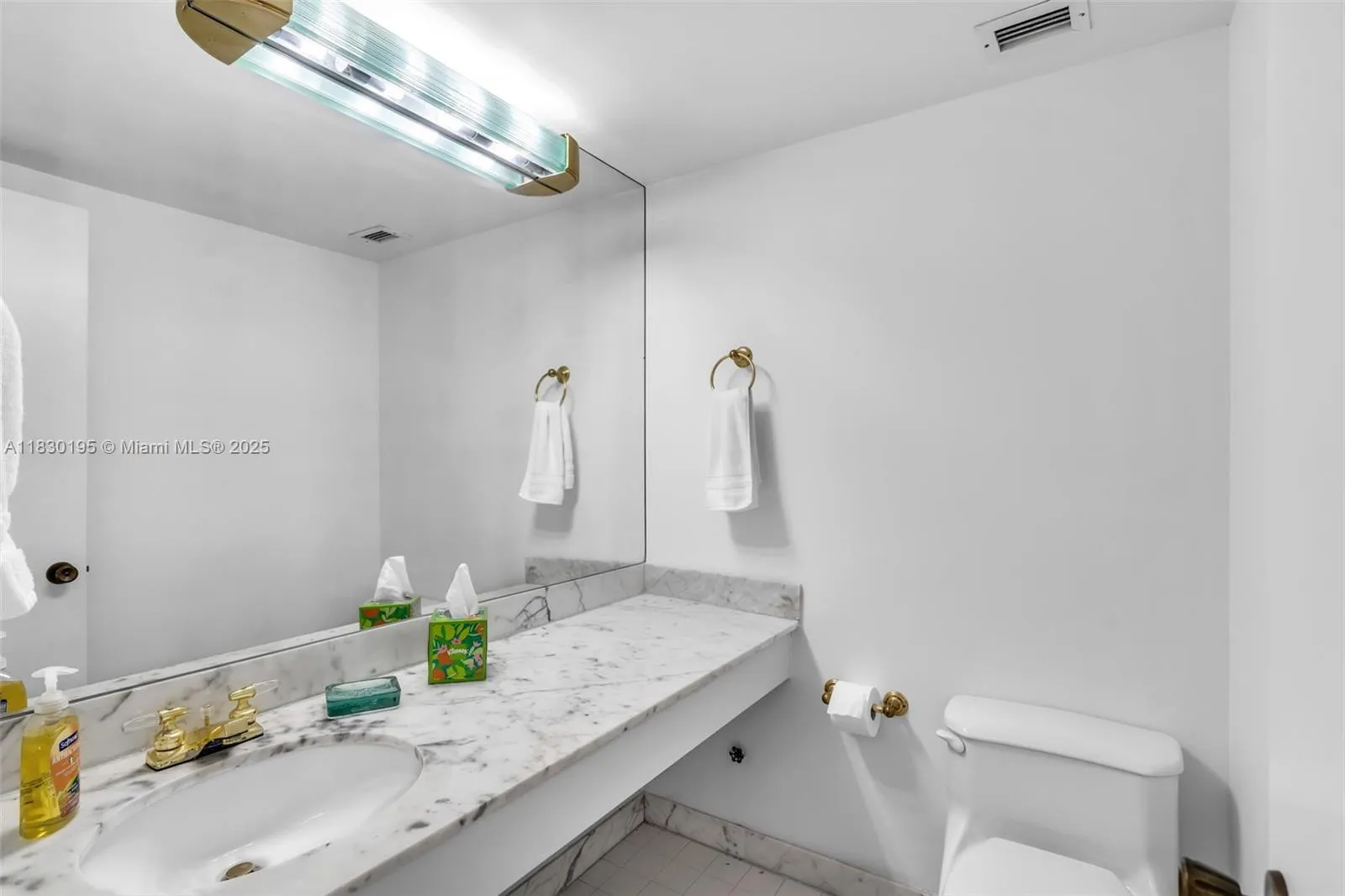 Key Biscayne, Florida 33149, United States, 1 Bedroom Bedrooms, ,2 BathroomsBathrooms,Residential,Active,160629