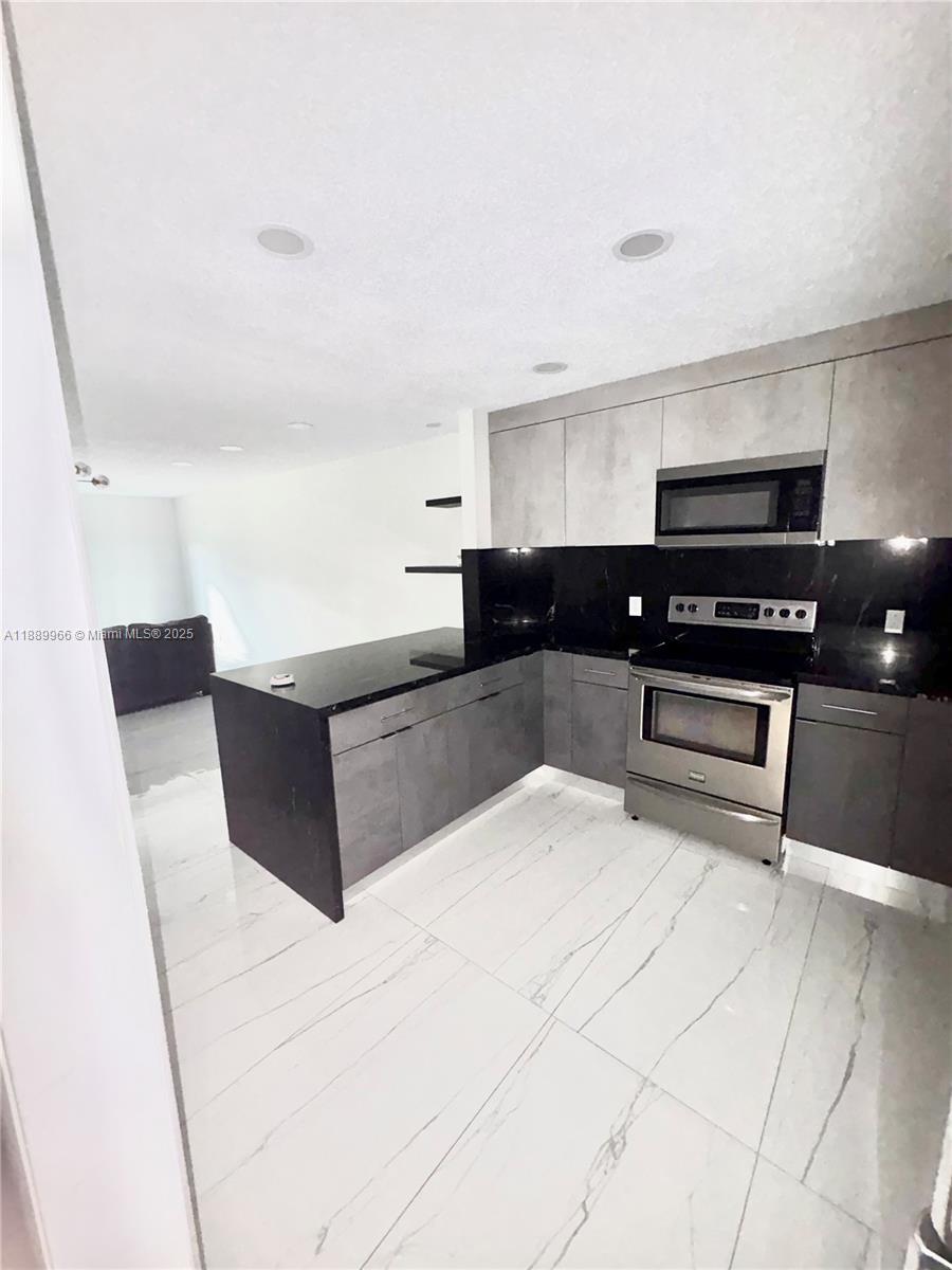 OAK HILLS CONDO NO V - Residential Lease