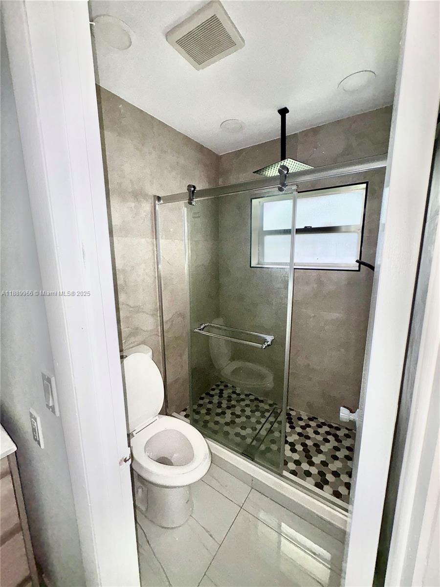 OAK HILLS CONDO NO V - Residential Lease