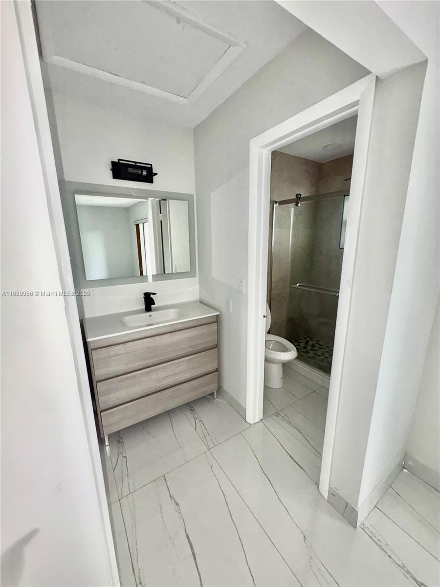 OAK HILLS CONDO NO V - Residential Lease