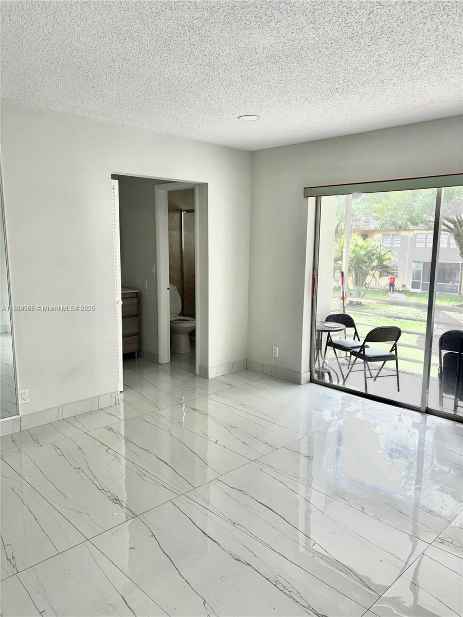 OAK HILLS CONDO NO V - Residential Lease