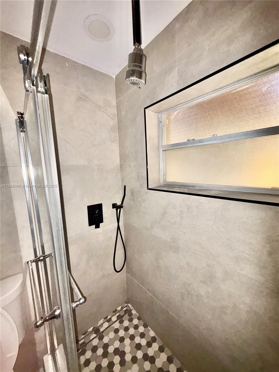 OAK HILLS CONDO NO V - Residential Lease