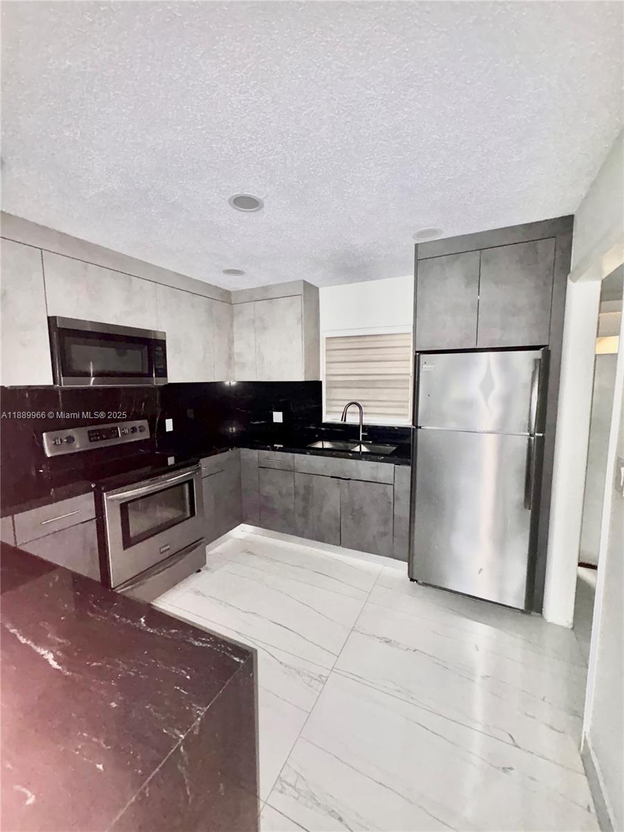 OAK HILLS CONDO NO V - Residential Lease