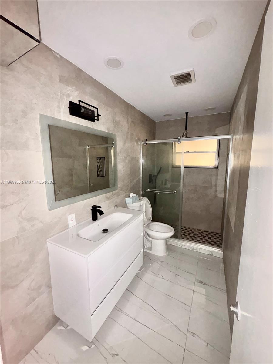 OAK HILLS CONDO NO V - Residential Lease