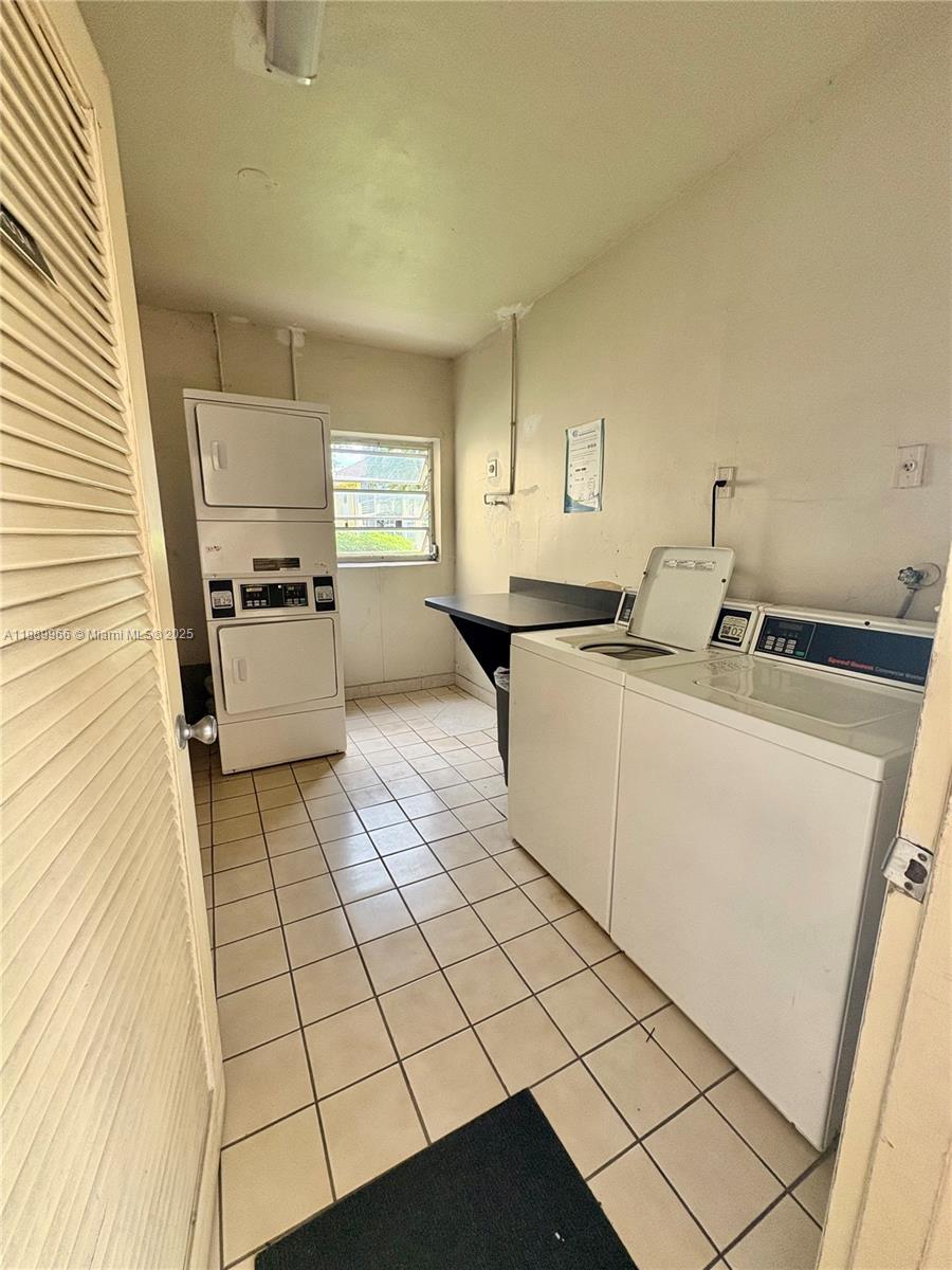 OAK HILLS CONDO NO V - Residential Lease