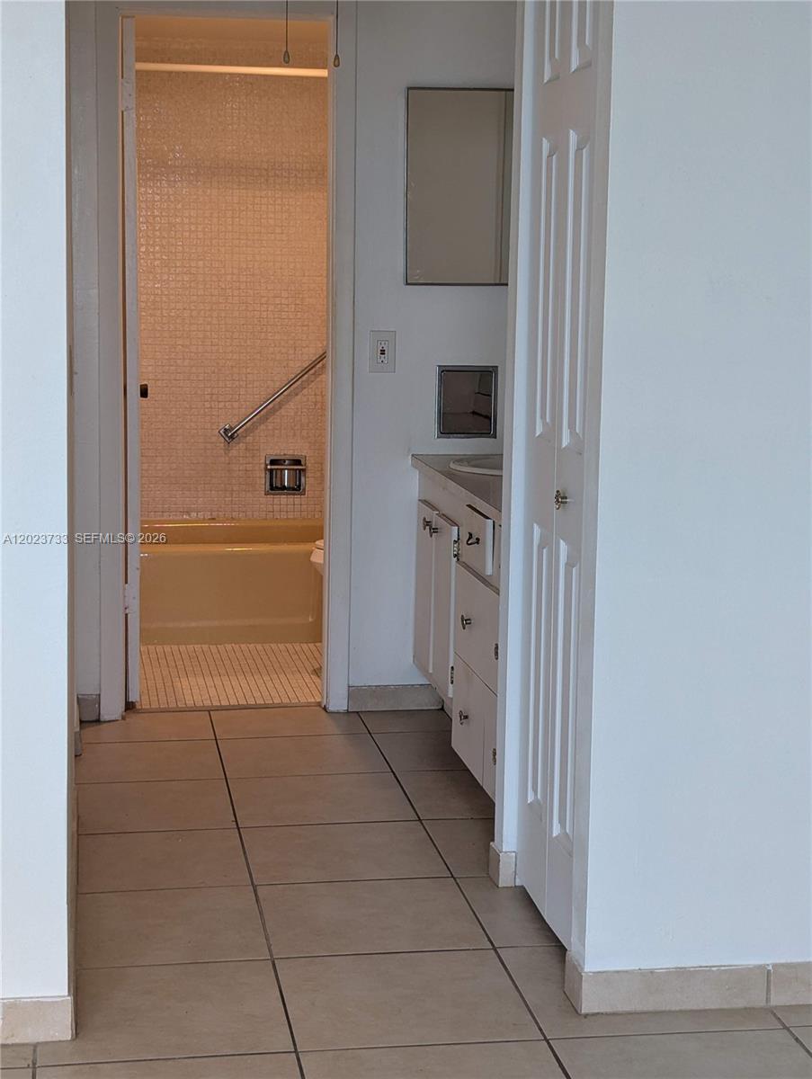 WINDWOOD CONDO - Residential Lease
