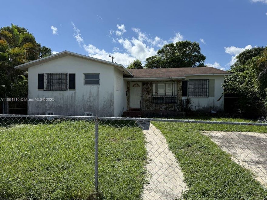 Single-family home featuring 3 bedrooms, 2 bathrooms, and 1,558 sq. ft. of living area on a 6,000 sq. ft. lot. Zoned T3-L (City of Miami) — ideal for new construction or a full remodel project. Located in the highly sought-after Buena Vista area, just minutes from the Design District and Midtown. Excellent location with strong development potential. Don’t miss this opportunity!