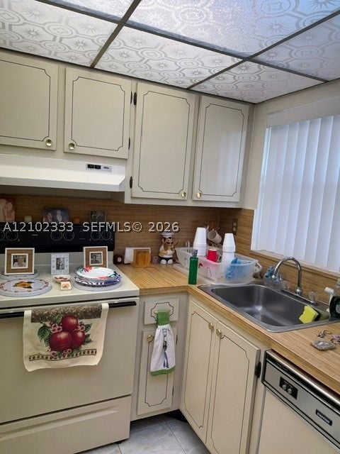 9641 Sunrise Lakes Blvd 111