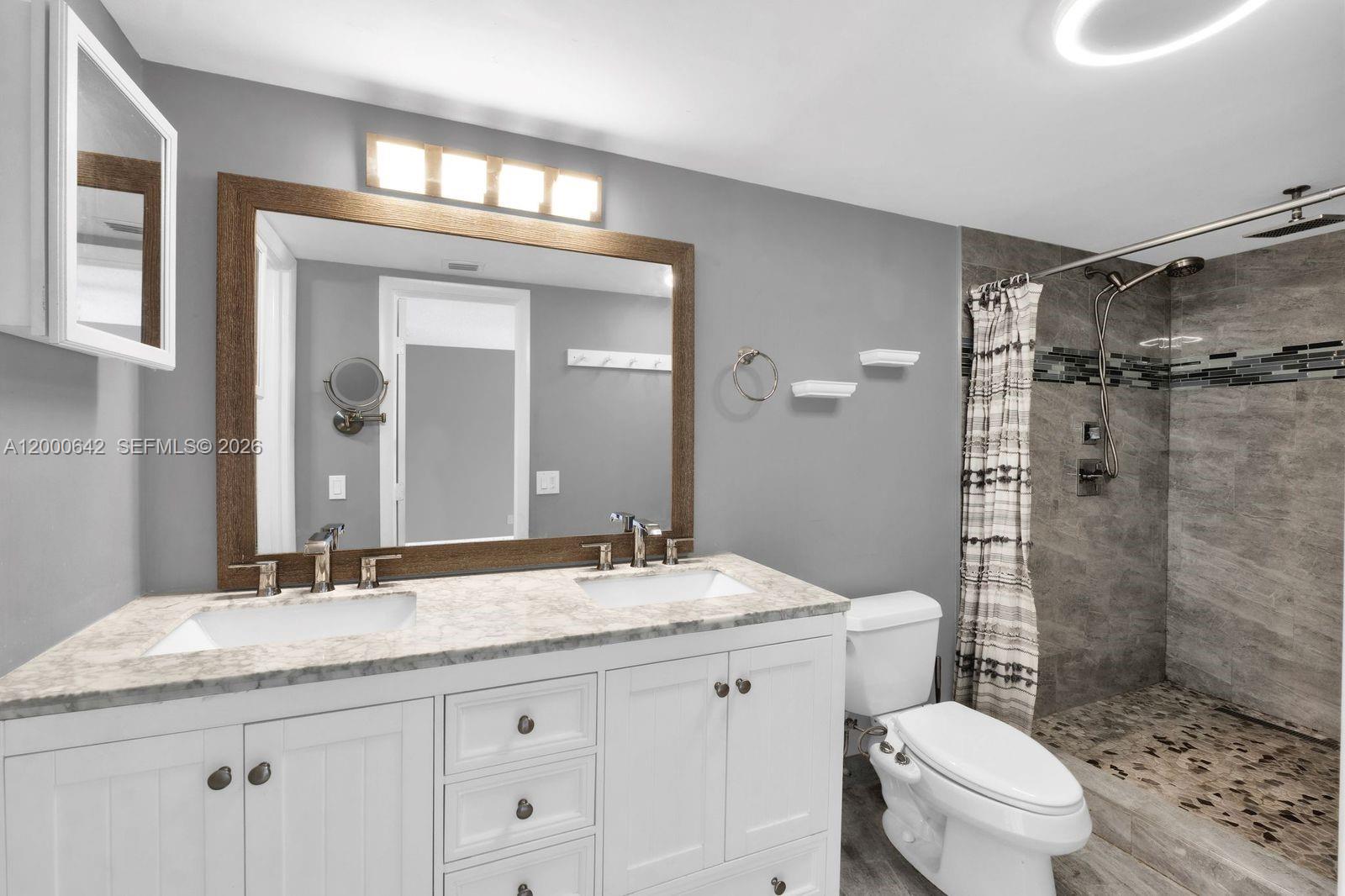 POLYNESIAN VILLAS CONDOMI - Residential