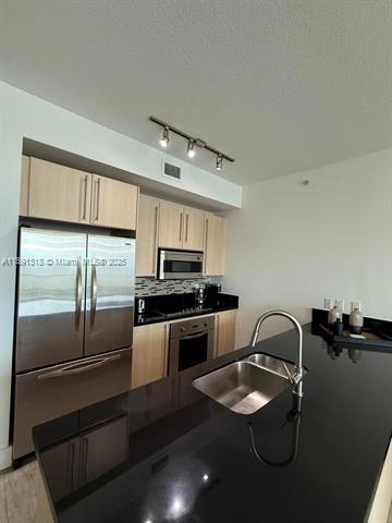 1111 SW 1st Ave UPH4017-