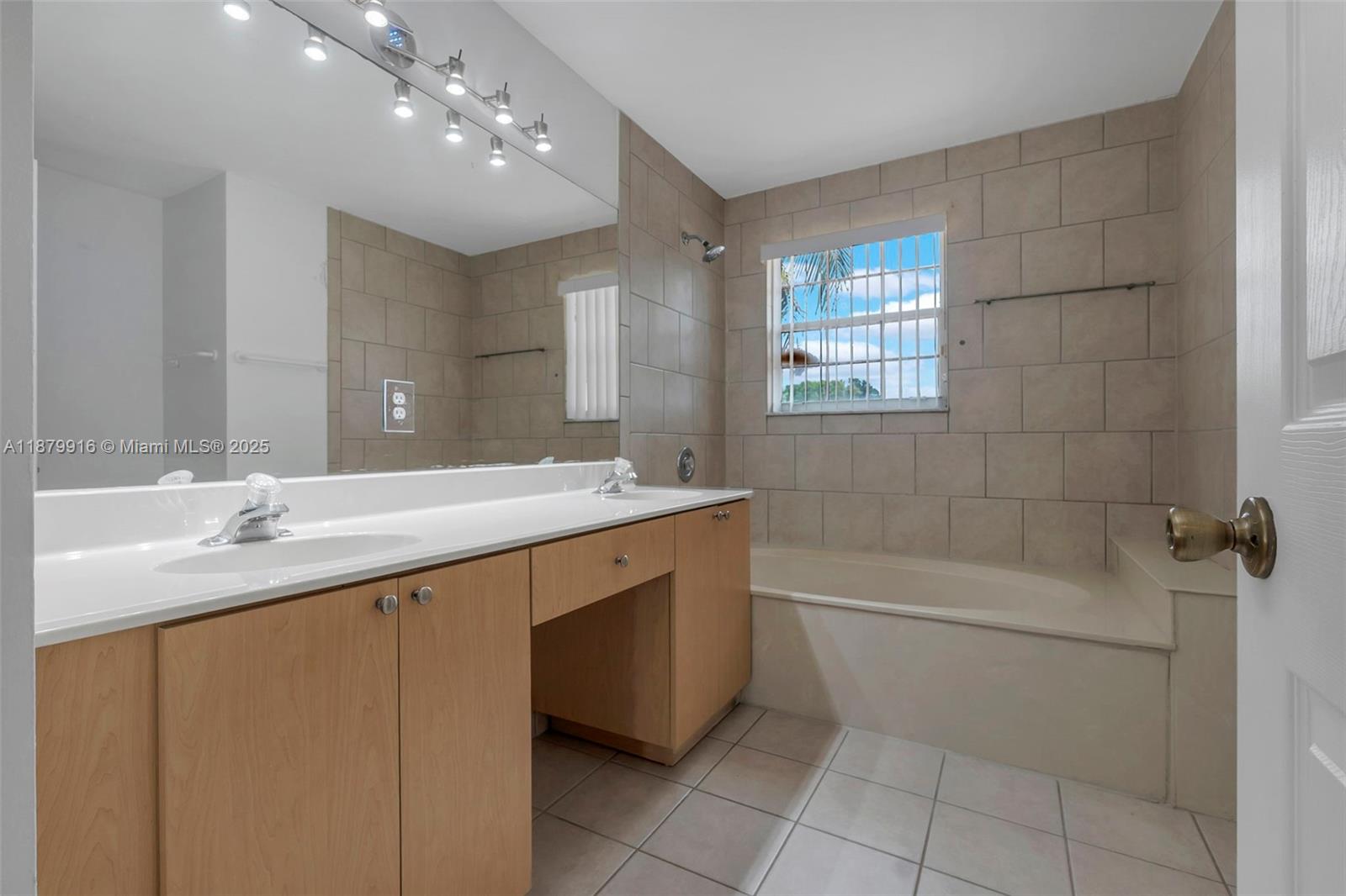 SILVER LAKES PHASE III - Residential