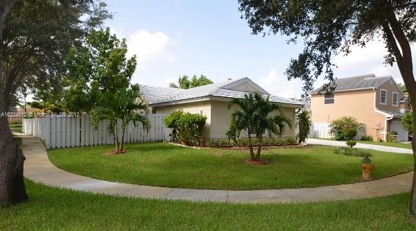 Flamingo Estates 150-6 B - Residential Lease