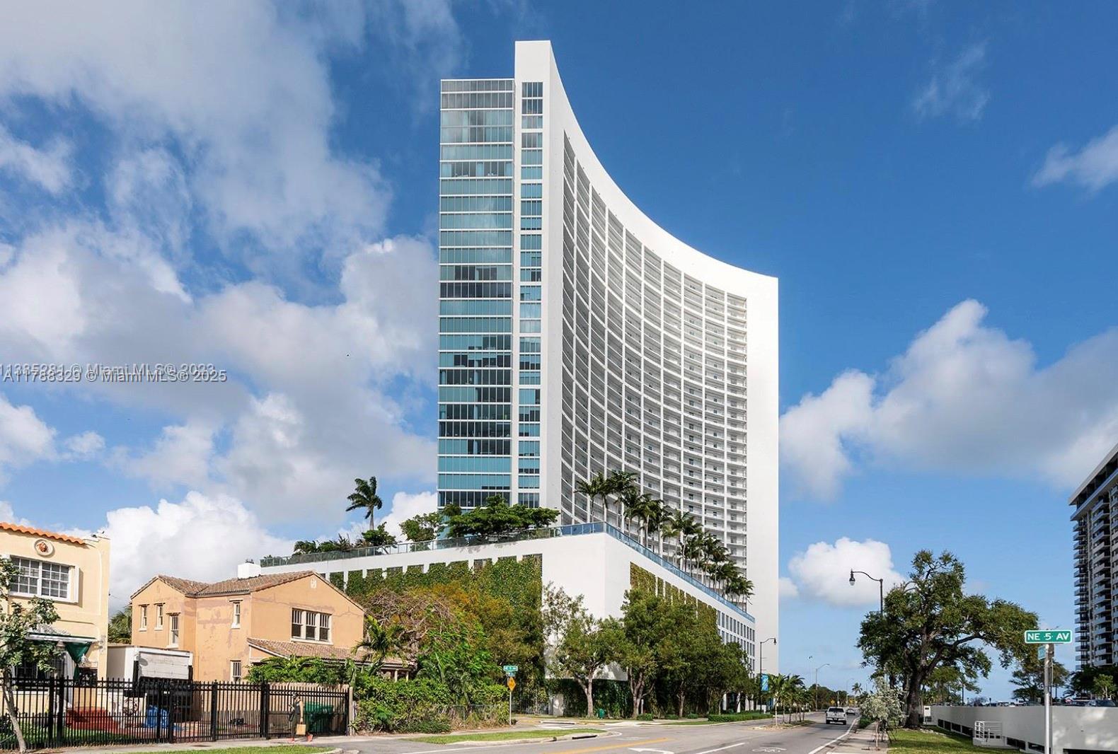 Rental Property at 601 Ne 36th St 2910, Miami, Broward County, Florida - Bedrooms: 2 
Bathrooms: 3  - $4,000 MO.