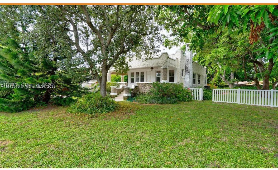 130 Sw 1st Ave, Hallandale Beach, Broward County, Florida - 3 Bedrooms  
2 Bathrooms - 