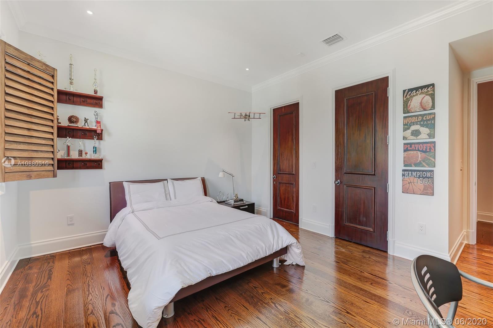 HAMMOCK LAKE - Residential