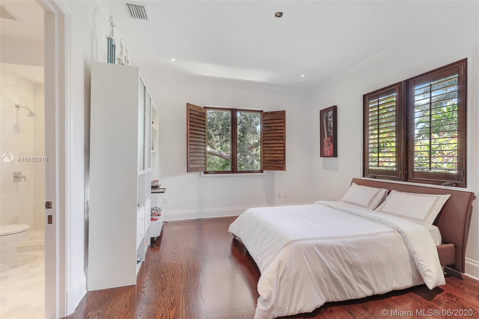 HAMMOCK LAKE - Residential